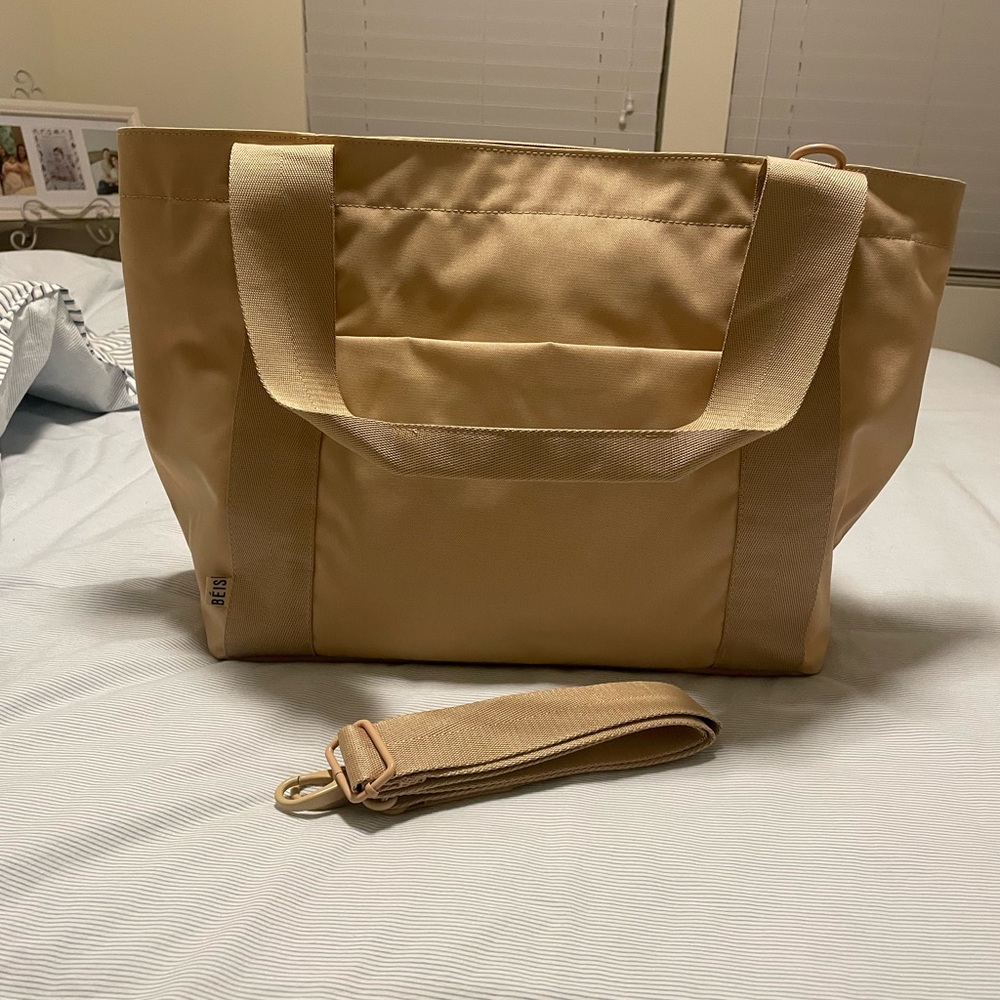 BEIS The BÉISics Tote 
in Beige - Picture 4 of 8